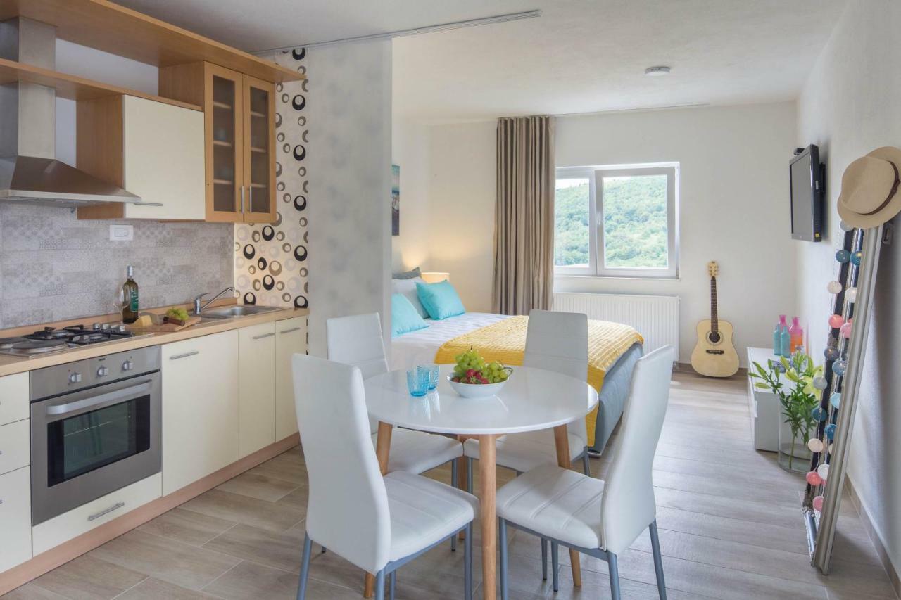 Apartman Nada Sinj Eksteriør billede